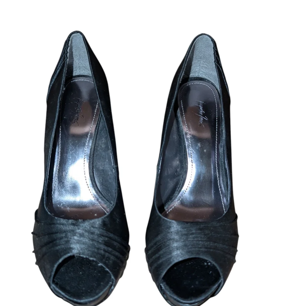 JACQUELINE FERRAR Elegant Black Peep-Toe Heels